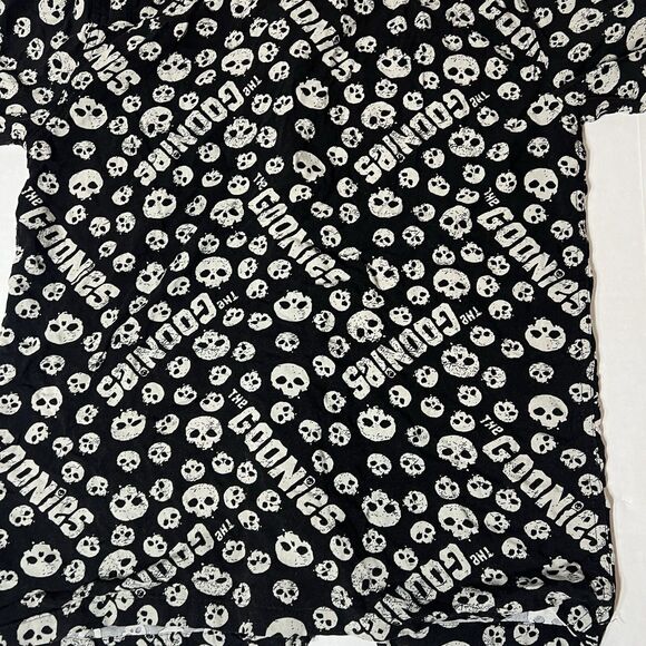 Goonies All Over Print AOP Men's Short Shirt Sleeve Shirt Size Small - Picture 6 of 9